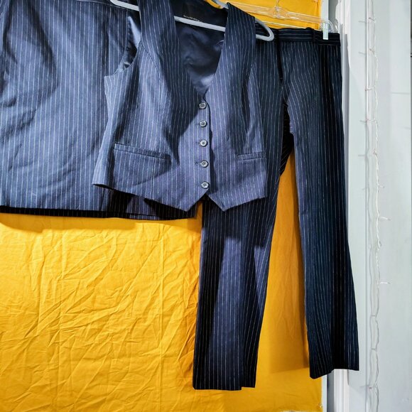 3-Piece Banana Republic pinned Stripped Suit Set - Picture 1 of 3